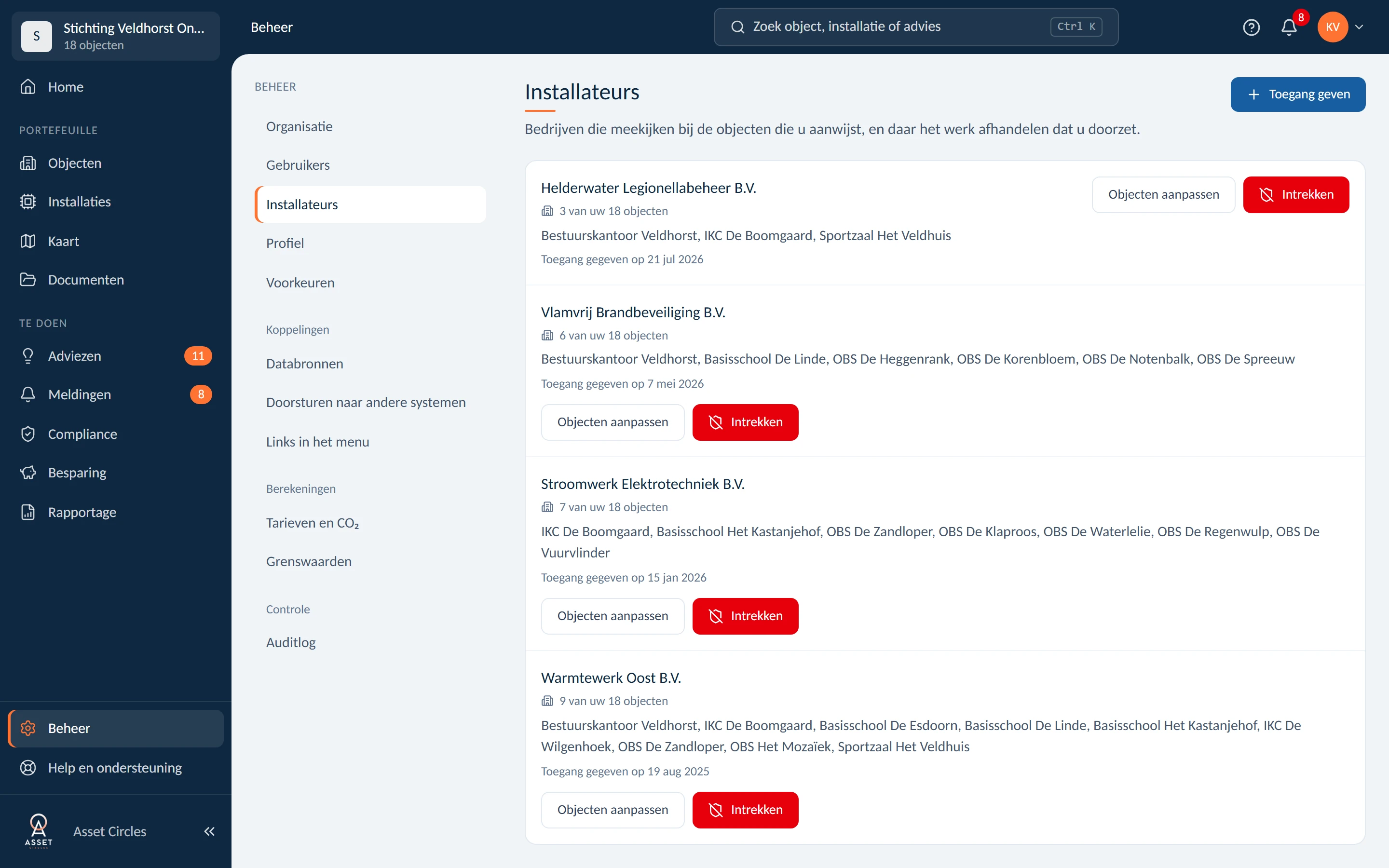 Vier installateurs met toegang tot gekozen gebouwen, fictieve demo-organisatie