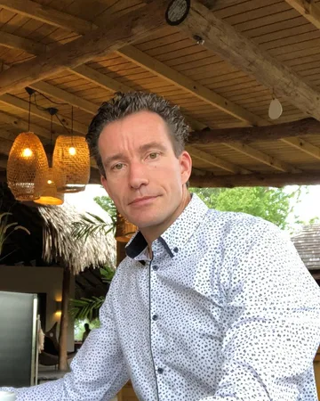 Vincent K&ouml;hler, Medeoprichter, commercie en strategie